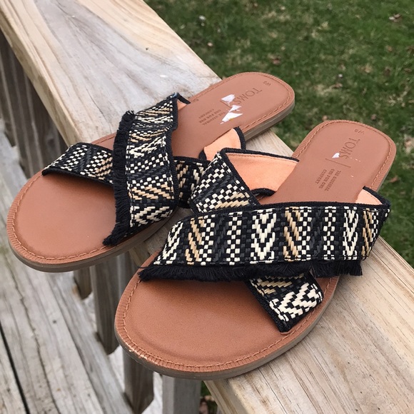 Toms Sandals like new used save for summer size 8 - Picture 3 of 3
